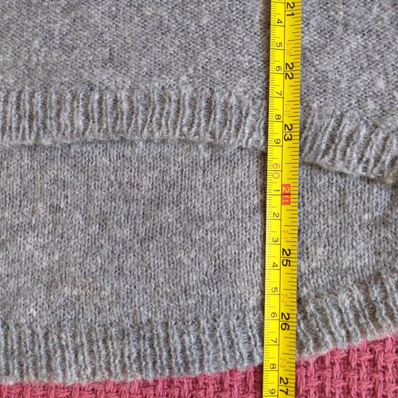 Gap Gray V-Neck Women's Long-Sleeve Sweater - Picture 6 of 13